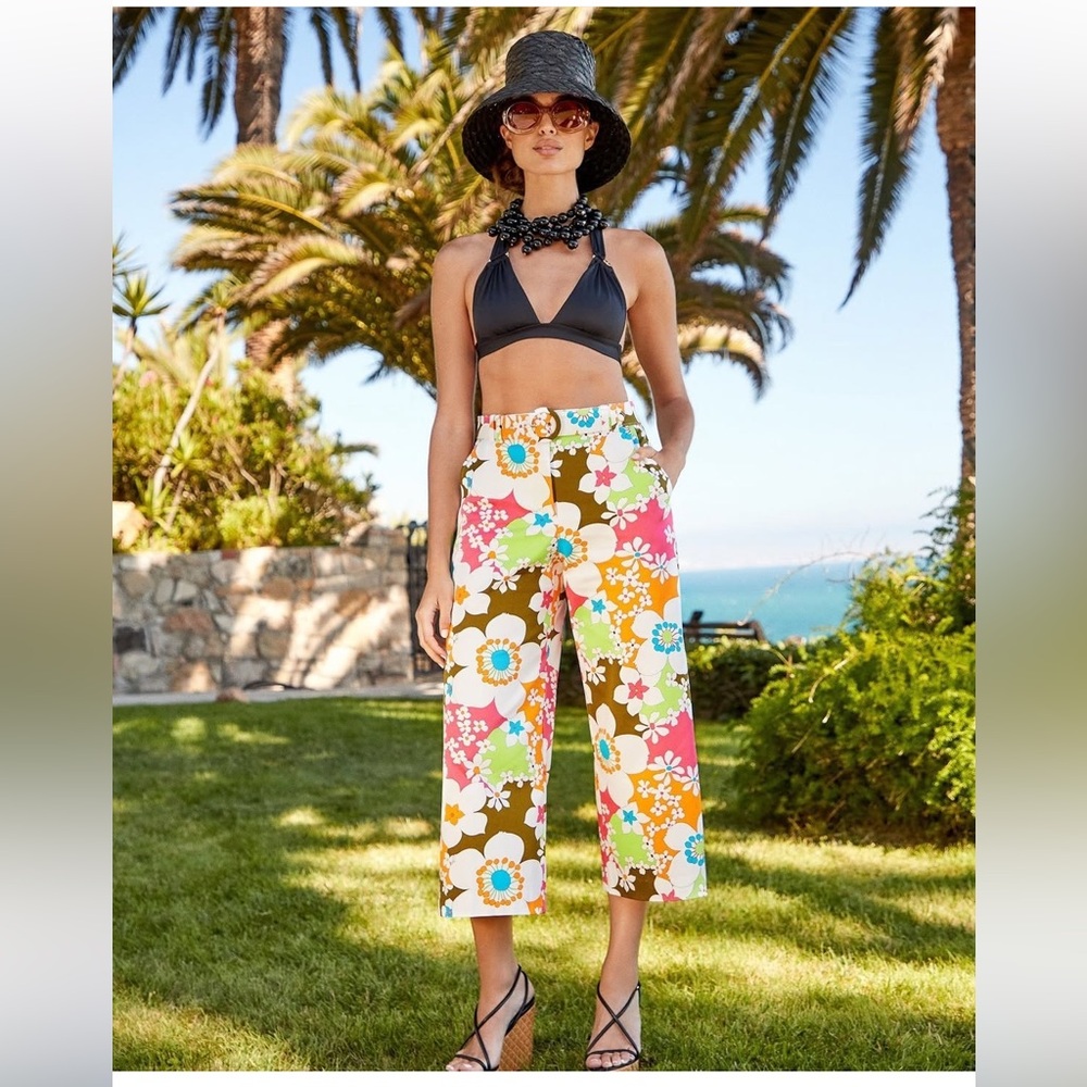 Trina Turk 3 Piece SET
Vivara Pant and 2 Tops - Picture 2 of 13
